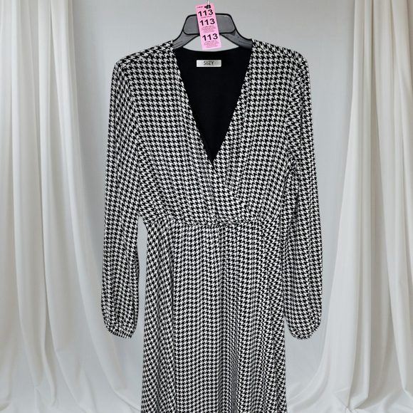 113 - Suzy Shier Dress - Picture 7 of 12